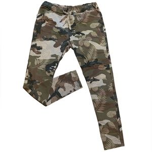 Camouflage pants w pull on waist. Sz L. Brown black olive & tan.  Like new